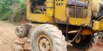 Denuncian que máquina que iba a reparar la vialidad en Guaramacal se averió