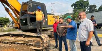 Mérida |  Atienden rotura de tubo en avenida Don Pepe Rojas del municipio Alberto Adriani