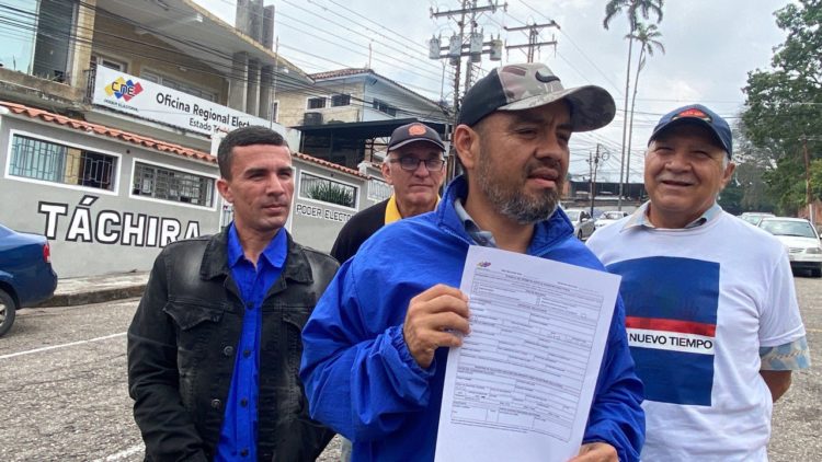 Dirigentes de UNT en Táchira invitan a revisarse en el CNE para hacer reclamos antes del 14 de mayo. Foto: Carlos Eduardo Ramírez