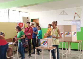 Destacada participación de vecinos de Las Lomas en Consulta Popular Nacional 2024