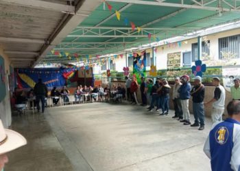 Líderes comunitarios motivan a boconeses a participar en la Consulta Popular