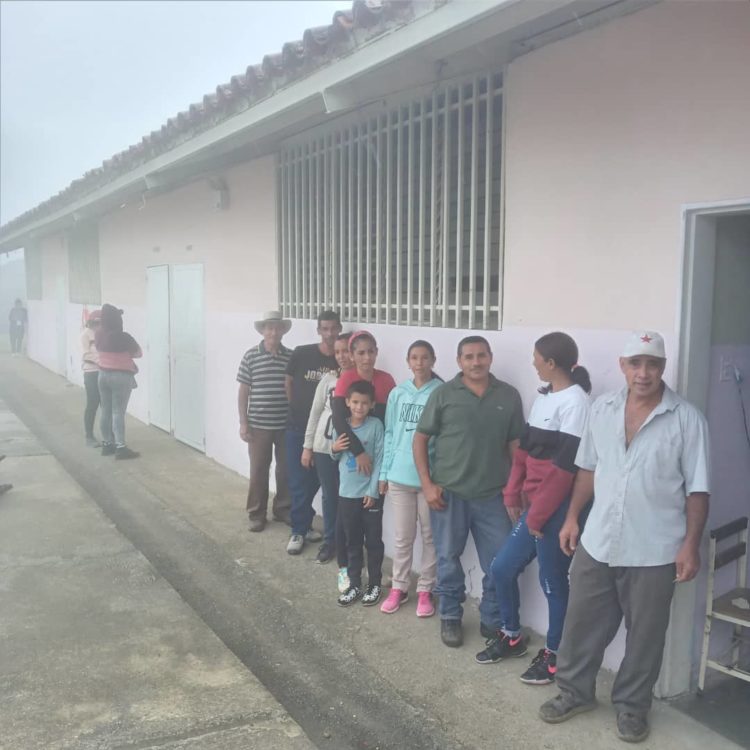 Líderes comunitarios motivan a boconeses a participar en la Consulta Popular