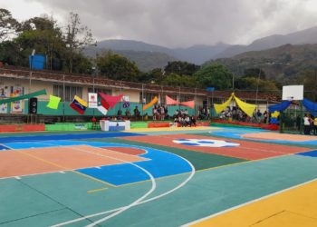 Cancha de la Escuela J.J Espinoza fue rehabilitada en su 71 aniversario