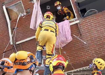 Cerca de un millar de personas atrapadas en la montaña tras el fuerte terremoto de Taiwán