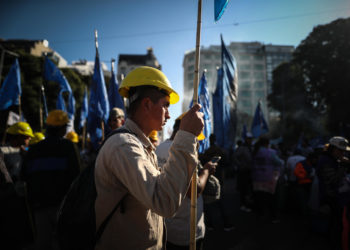 Precariedad del sistema de pensiones en Latinoamérica obliga a trabajar más allá de los 65