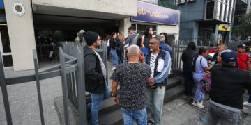 Venezolanos en Ecuador, en «incertidumbre total» y «en un limbo» ante cierre de consulados