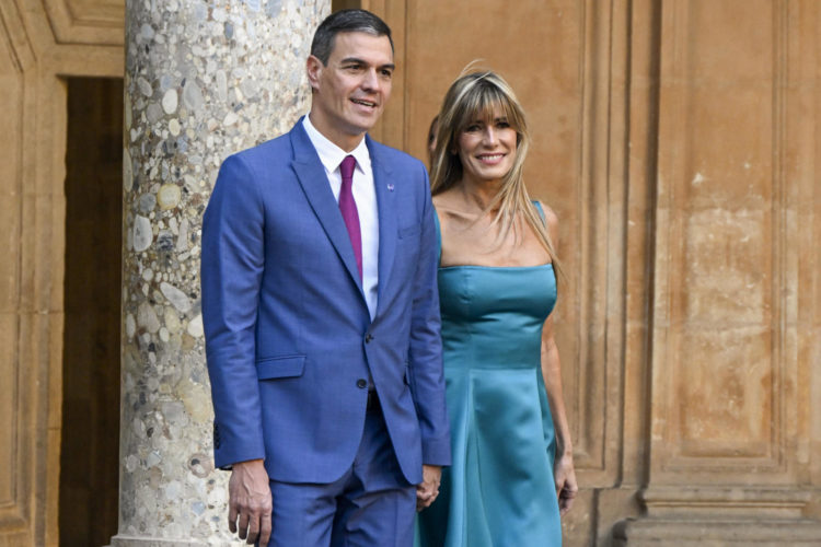 Foto archivo. El presidente del Gobierno Pedro Sánchez acompañado de su esposa Begoña Gómez.- EFE/ Miguel Ángel Molina