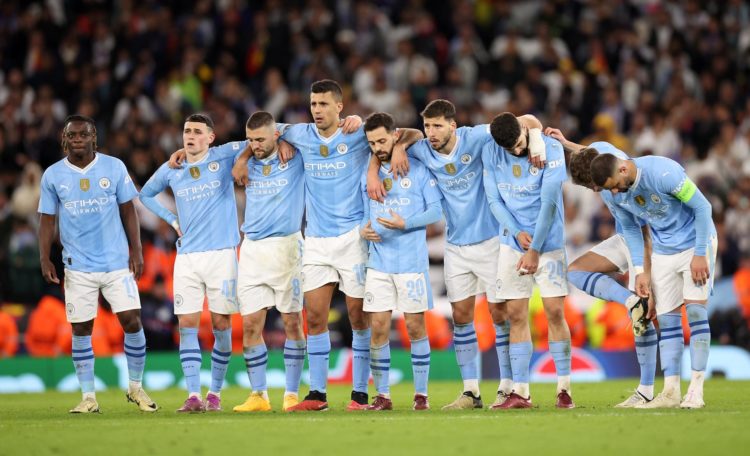Los jugadores del Manchester City durante la tande penaltis en los cuartos de final de la Liga de Campeones ante el Real Madrid. EFE/EPA/ADAM VAUGHAN
