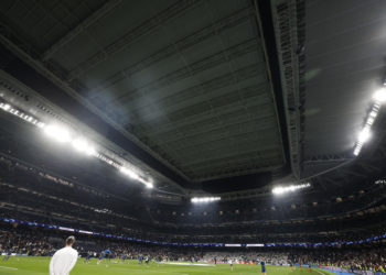 Un Bernabéu lleno y de blanco ante el City