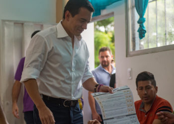 Comienza la votación del referéndum de Noboa en Ecuador sobre seguridad, justicia y empleo