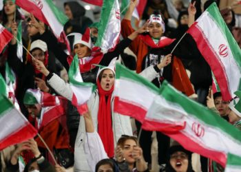 Irán prohíbe de nuevo la entrada de mujeres al estadio de fútbol en Tabriz