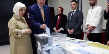 La Junta Electoral confirma la derrota del partido de Erdogan en las municipales turcas