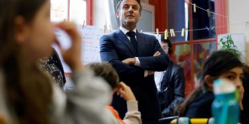 Macron promete ser «implacable» ante la violencia escolar tras dos brutales agresiones