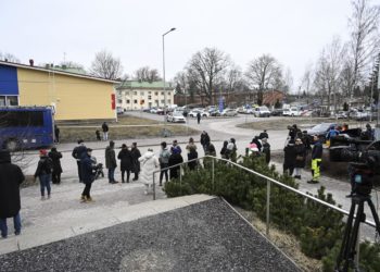 Muere uno de los tres menores heridos en un tiroteo en un colegio de Finlandia
