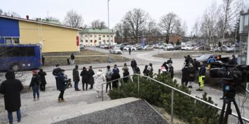 Muere uno de los tres menores heridos en un tiroteo en un colegio de Finlandia