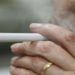 Fumar cigarrillos electrónicos eleva el riesgo de insuficiencia cardíaca, según un estudio