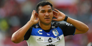 El venezolano Samuel Sosa anota un gol en triunfo del Querétaro sobre el León