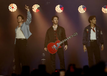 Jonas Brothers, la banda que marcó a toda una generación, arrasa en Bogotá