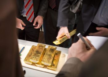 El precio del oro registra un nuevo récord cerca de los 2.357 dólares