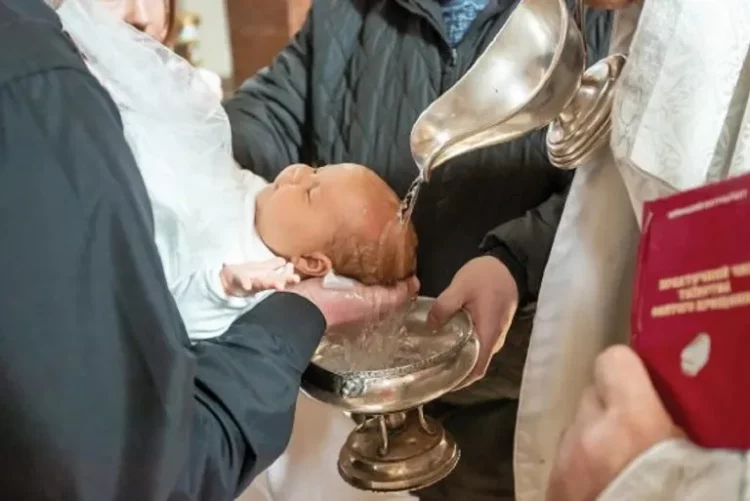 Los padrinos y madrinas están presentes desde el bautismo. (Foto cortesía La Palabra entre Nosotros).