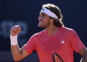Tsitsipas remonta ante Díaz y jugará su cuarta semifinal en Barcelona