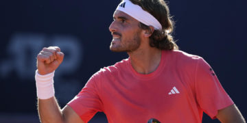 Tsitsipas remonta ante Díaz y jugará su cuarta semifinal en Barcelona