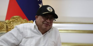 El presidente Gustavo Petro presenta a opositores venezolanos un plan para lograr «la paz política»