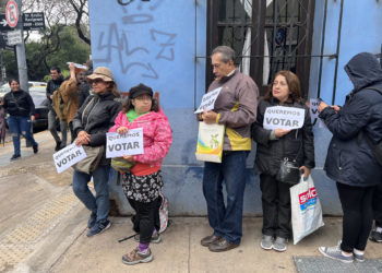 Venezolanos en Argentina intentan inscribirse a contrarreloj en el padrón electoral
