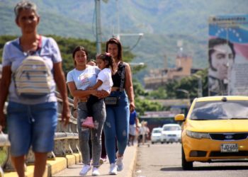 Gobiernos de Venezuela y Colombia estarían cometiendo  crimen de persecución con cierre nocturno de frontera