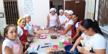  Escuela de Labores Carmen Sánchez de Jelambi celebró Día Mundial del Emprendimiento