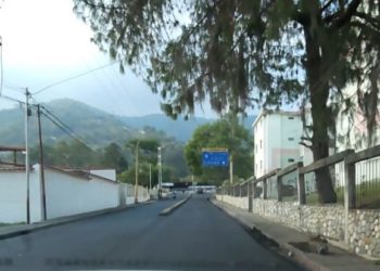 Reasfaltaron la calle principal de Los Sauzales en Mérida