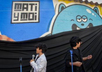 Hermanitos tachirenses Mati y Moi develan su mural en Chacao