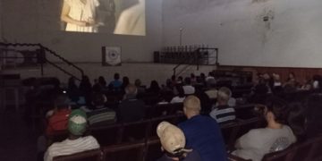 Al filo del asiento: Éxito en el segundo cine foro de «Llégate» en Boconó