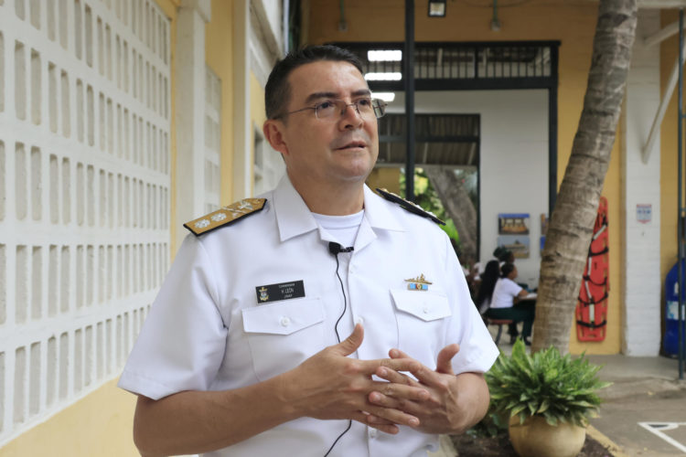 El jefe de Intereses Marítimos y Fluviales de la Armada de Colombia, Almirante Hermann León, habla durante una entrevista con EFE el 21 de mayo de 2024, en Cartagena (Colombia). EFE/ Ricardo Maldonado Rozo