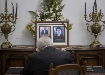 Funcionarios y embajadores rindieron homenaje a Raisi en la Embajada de Irán en Venezuela