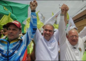 Táchira | Candidato de AD invitó a la militancia blanca que no lo apoya a no botar las franelas del partido porque se las van a volver a poner