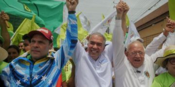 Táchira | Candidato de AD invitó a la militancia blanca que no lo apoya a no botar las franelas del partido porque se las van a volver a poner