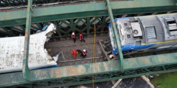 Un choque de trenes en Buenos Aires deja 60 heridos, 30 graves, y dudas sobre su causa