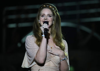 Lana del Rey hipnotiza con su glamuroso existencialismo en su esperada visita al Primavera