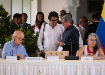 El Gobierno colombiano y el ELN firman acuerdo para incluir a ciudadanos en proceso de paz