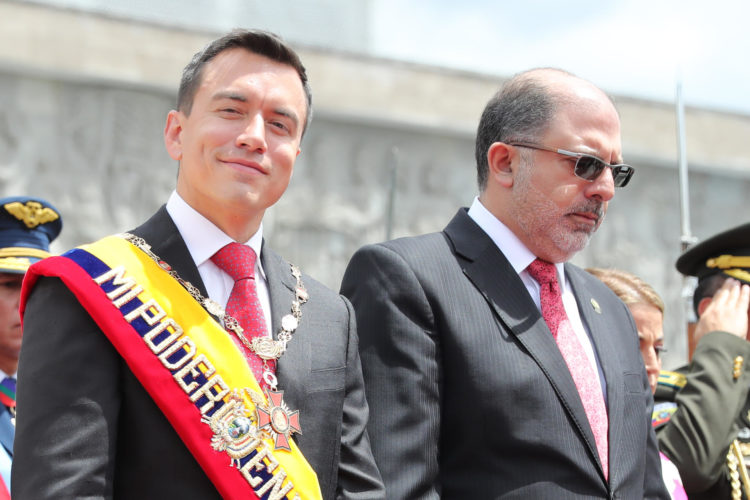 El presidente de Ecuador, Daniel Noboa (i), acompañado del presidente de la Asamblea Nacional, Henry Kronfle, presentó este 24 de mayo de 2024 en Quito su primer informe a la nación, tras completar seis meses de mandato. EFE/ José Jácome