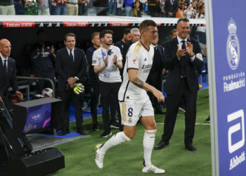 El Santiago Bernabéu se rinde a Kroos en su despedida