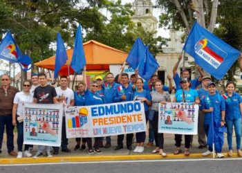 Punto azul para enseñar a votar en plaza Bolívar de Betijoque