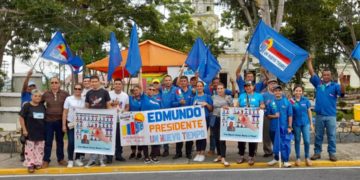 Punto azul para enseñar a votar en plaza Bolívar de Betijoque
