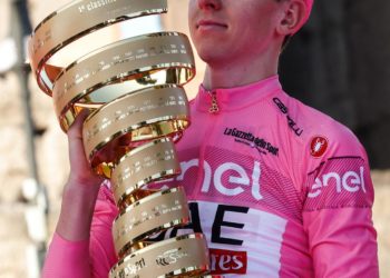 Pogacar: «Próximos objetivos Tour y Mundial, la Vuelta no, sería de locos»