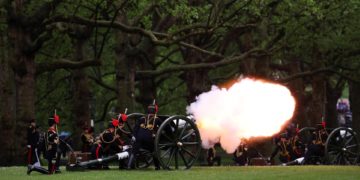 Cañonazos y mensaje del arzobispo de Canterbury por primer año de coronación de Carlos III