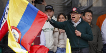 Petro asegura que se prepara un golpe de Estado en su contra y apela al respaldo popular