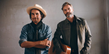 Bacilos agrega el son cubano a su pop tradicional en el nuevo álbum ‘Pequeños romances’