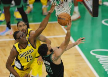 111-114. Los Celtics remontan 18 puntos y están a un paso de las Finales