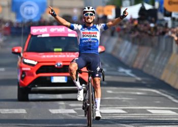 Alaphilippe exhibe poderío y se agencia la etapa; Pogacar sigue siendo el líder